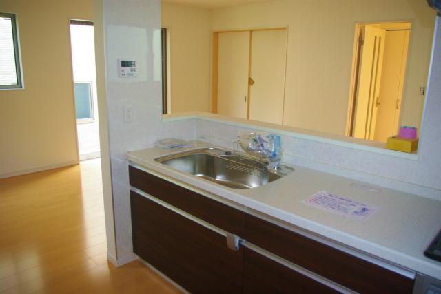 Kitchen.  [5 Building] Room (August 2013) Shooting