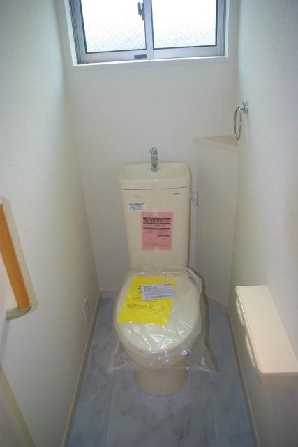 Toilet.  [7 Building] Room (August 2013) Shooting