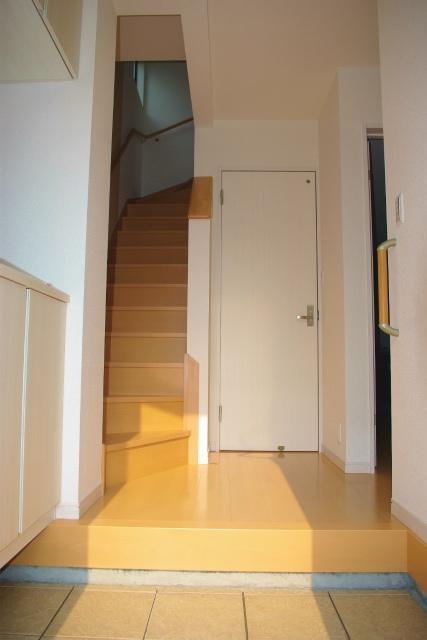 Entrance.  [5 Building] Room (August 2013) Shooting