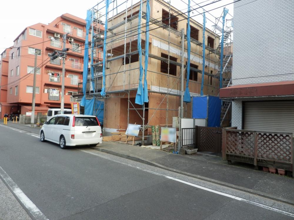 Local photos, including front road. Local (12 May 2013) Shooting