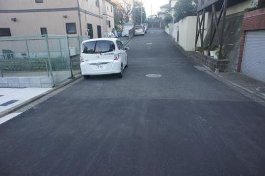 Local photos, including front road. Frontal road