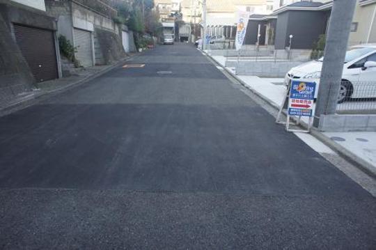 Local photos, including front road. Frontal road