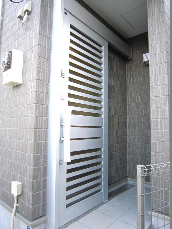 Entrance. Local (12 May 2013) Shooting