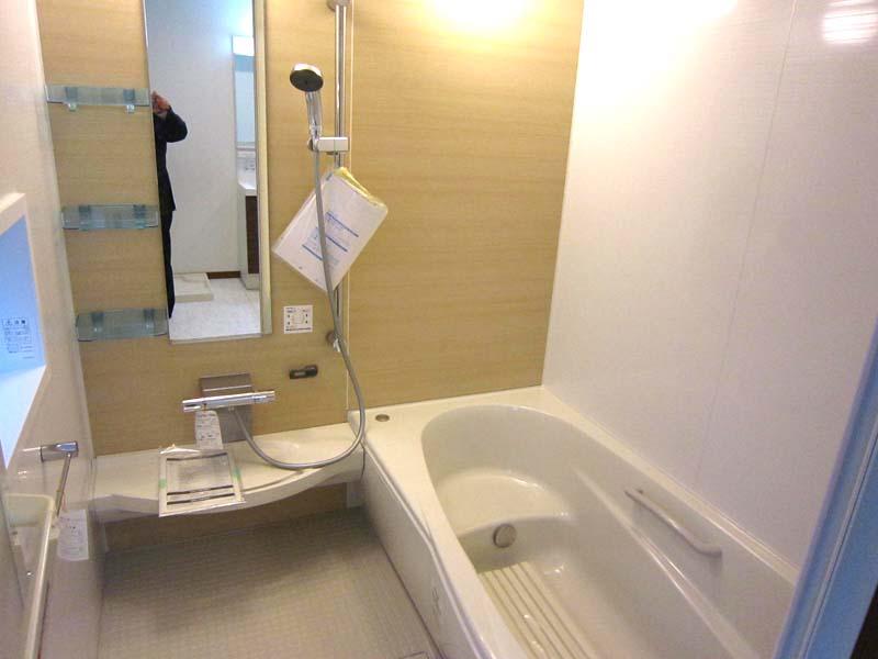 Bathroom. Indoor (12 May 2013) Shooting