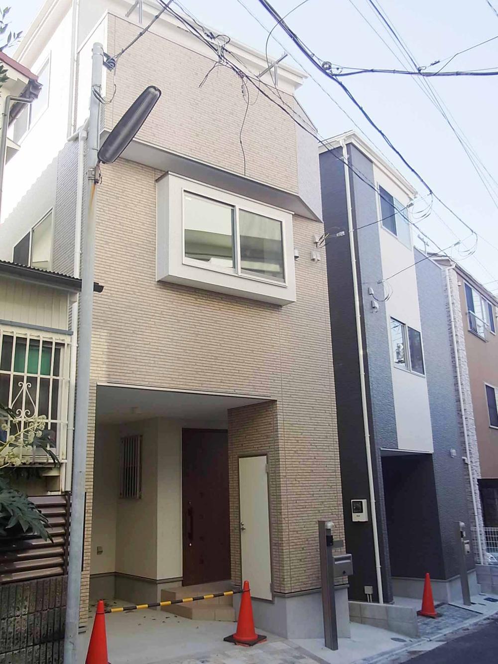 Local appearance photo. Local (11 May 2013) Shooting