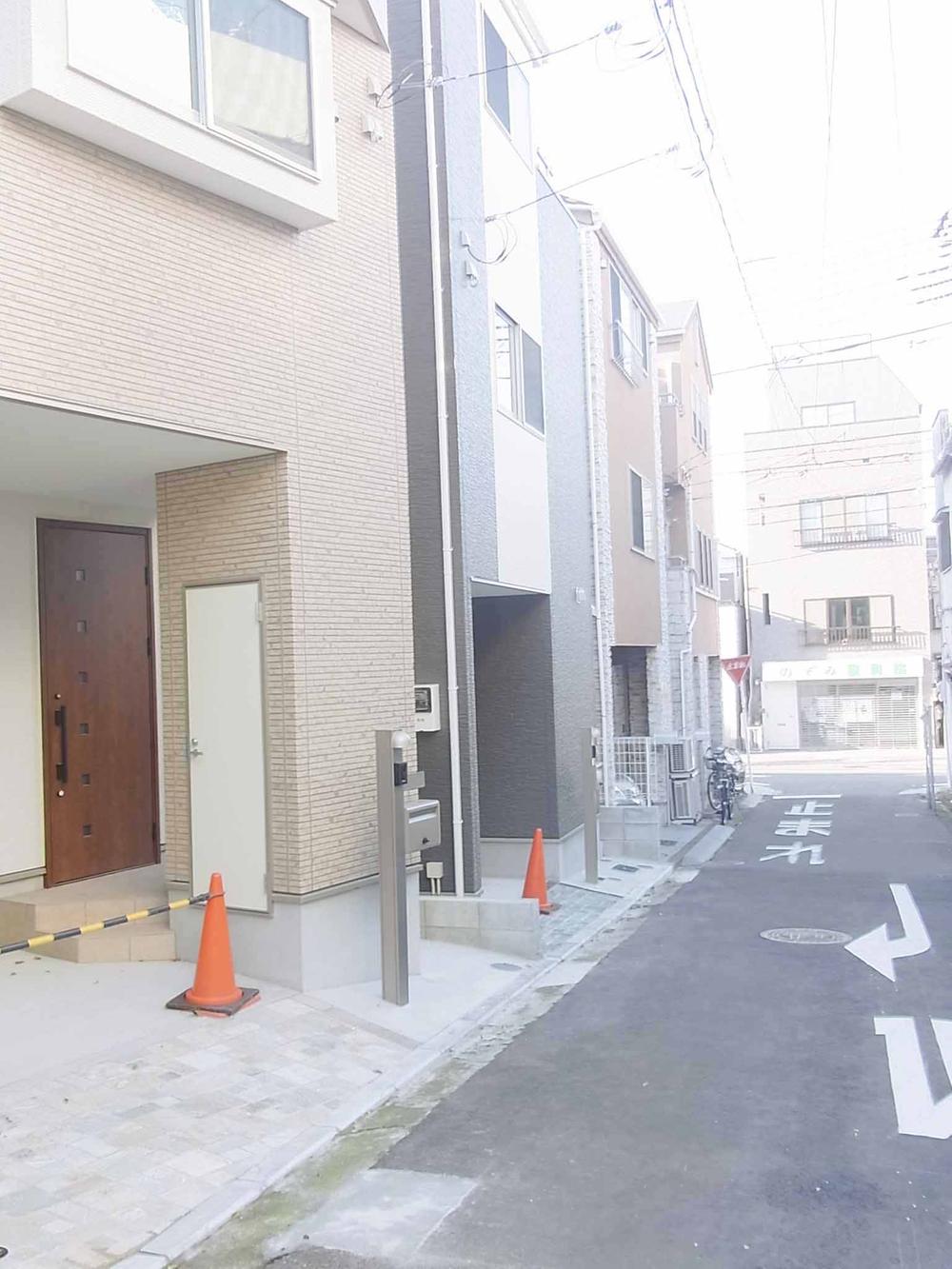 Local photos, including front road. Local (11 May 2013) Shooting