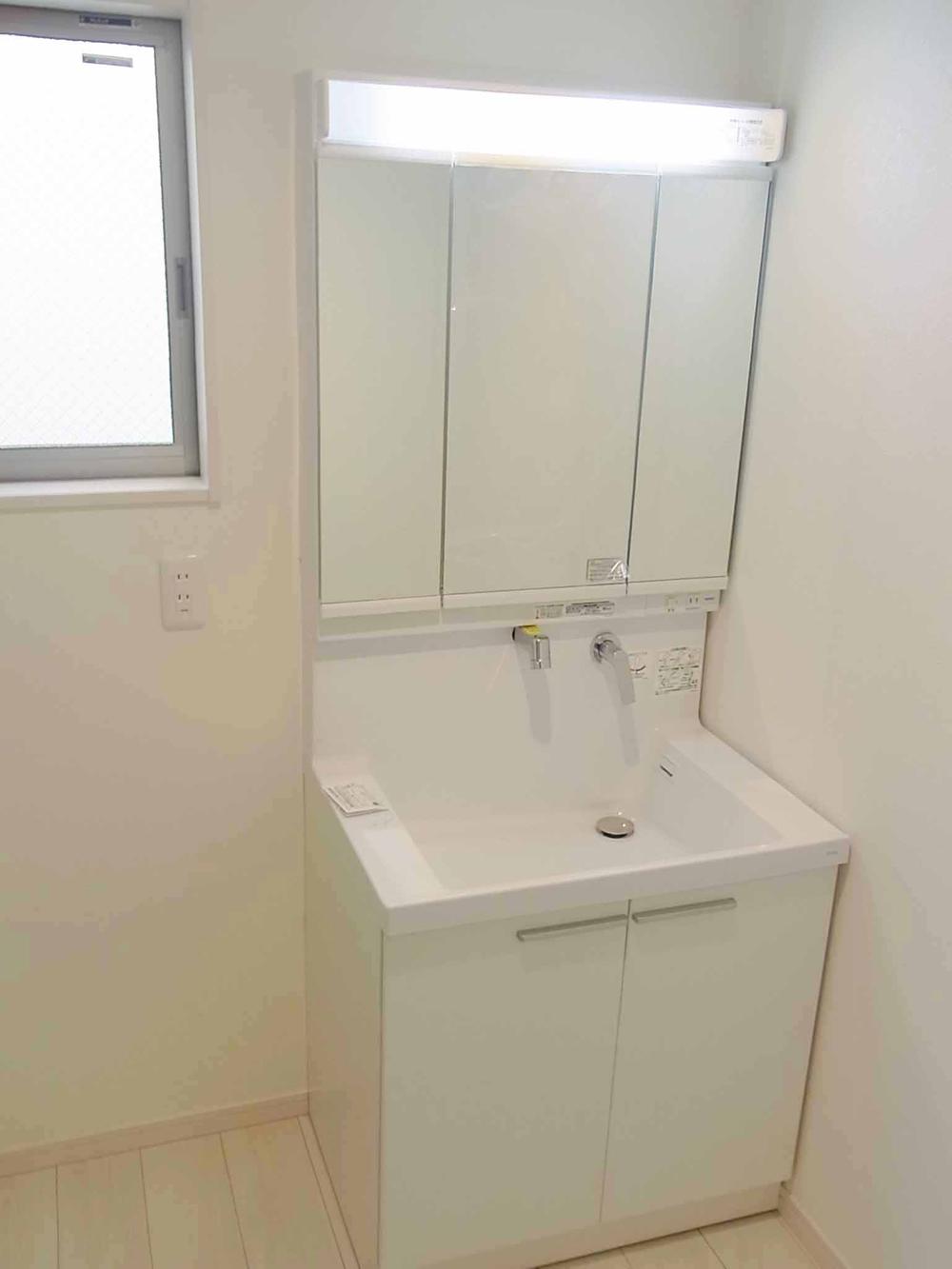 Wash basin, toilet. Indoor (11 May 2013) Shooting