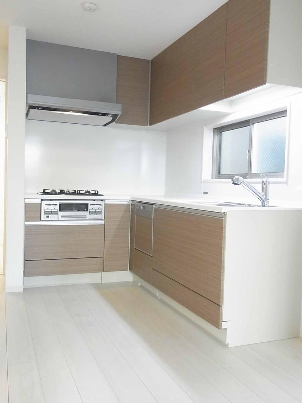 Kitchen. Indoor (11 May 2013) Shooting