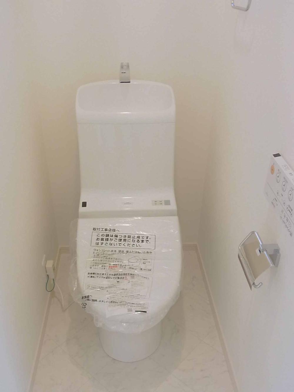 Toilet. Indoor (11 May 2013) Shooting