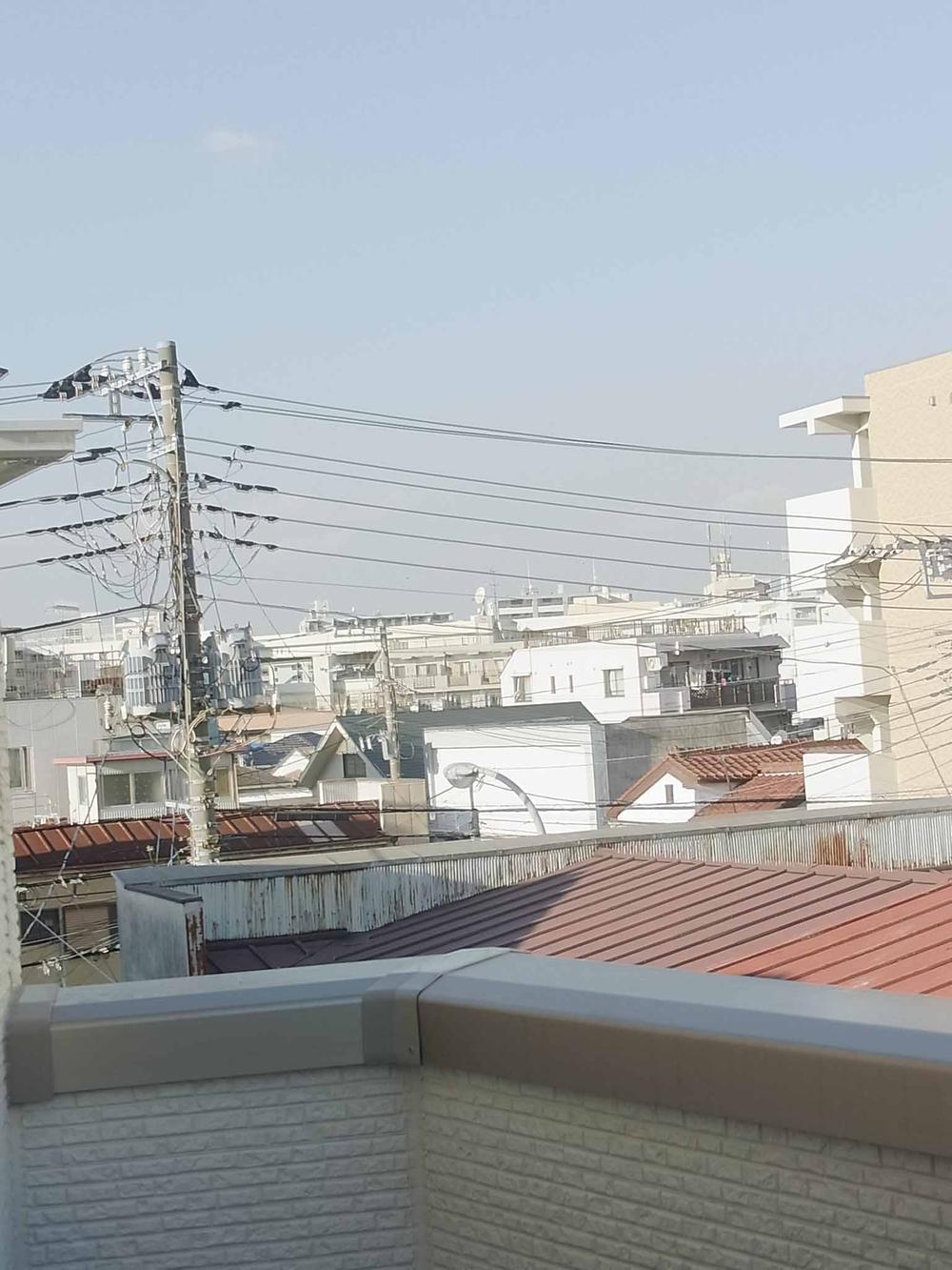 View photos from the dwelling unit. View from the site (November 2013) Shooting