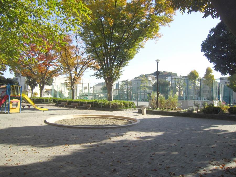 park. 100m until Mutsumimachi park