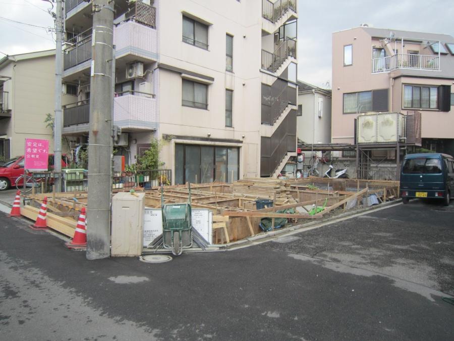 Local photos, including front road. Local (12 May 2013) Shooting