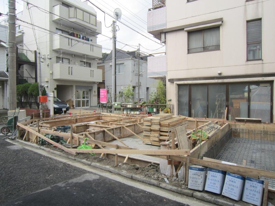 Local photos, including front road. Local (12 May 2013) Shooting