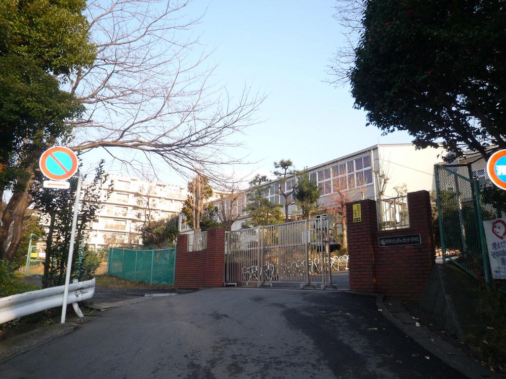 Junior high school. 800m to the south junior high school