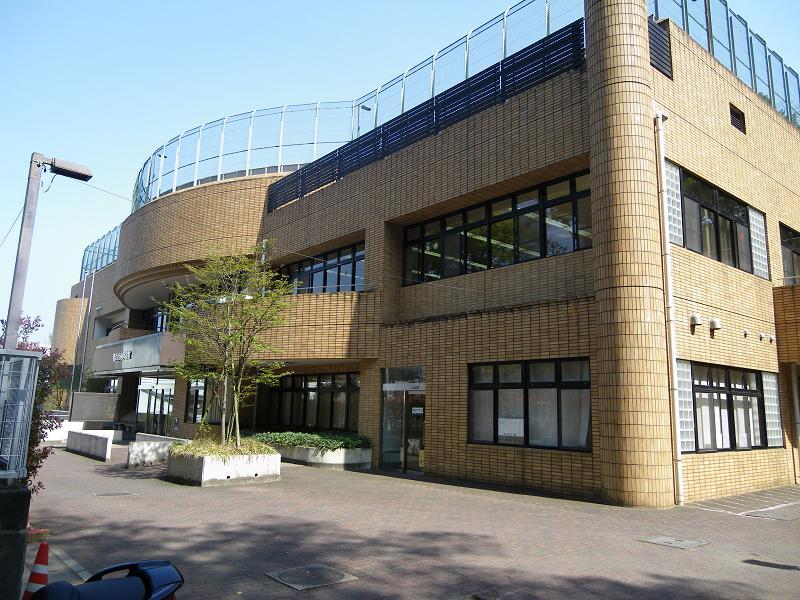 Junior high school. 1000m to the south library