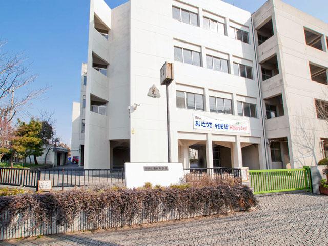 Junior high school. 1200m to Yokohama Municipal Makita junior high school