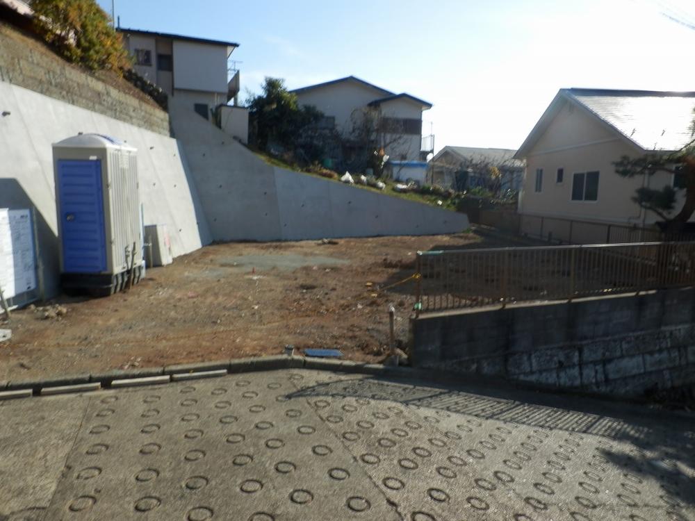 Local photos, including front road. Local (12 May 2013) Shooting