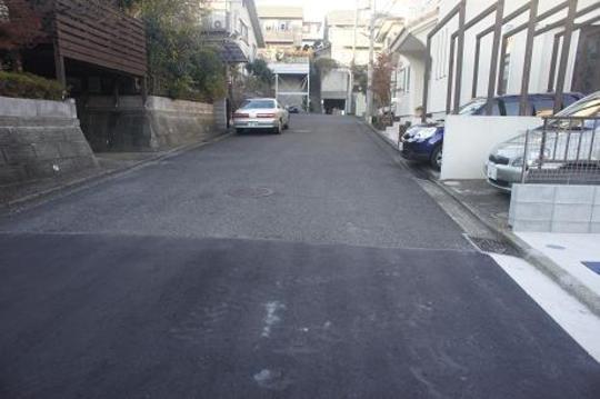 Local photos, including front road. Frontal road