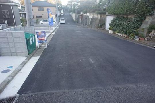 Local photos, including front road. Frontal road