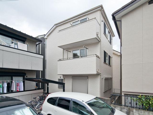 Local appearance photo. Local (11 May 2013) Shooting