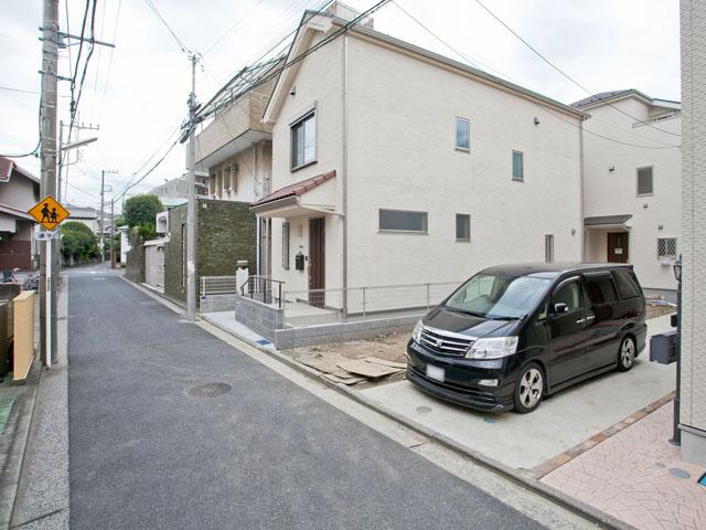 Local appearance photo. Local (11 May 2013) Shooting