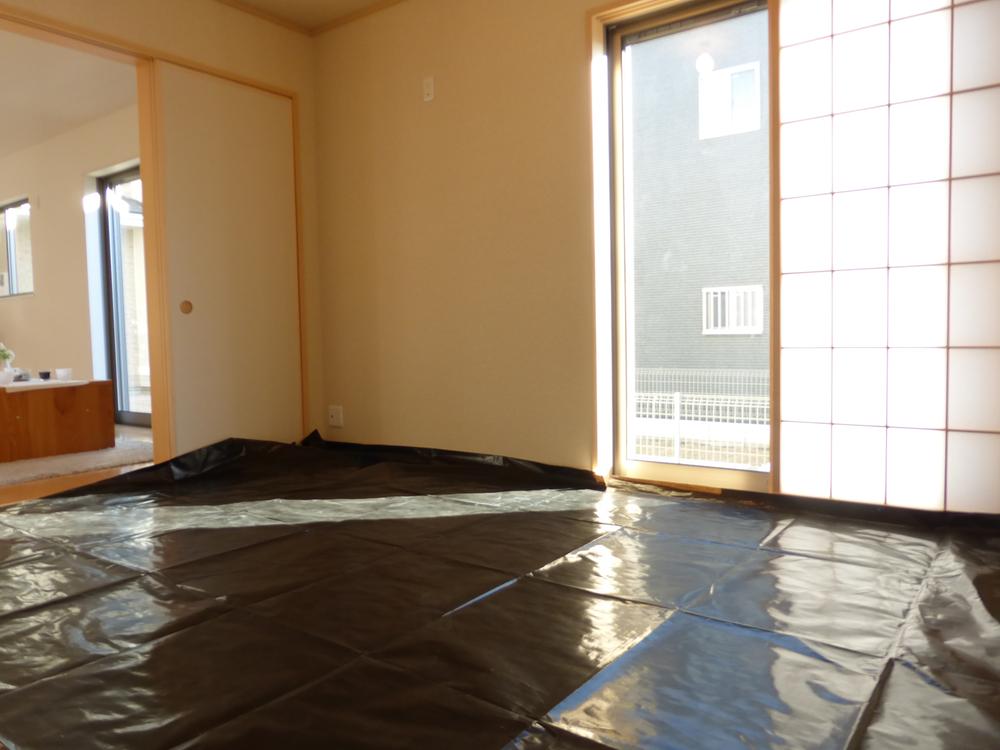 Non-living room. 1 Building Indoor (December 22, 2013) Shooting The Japanese-style room that is connected to the living usability ◎