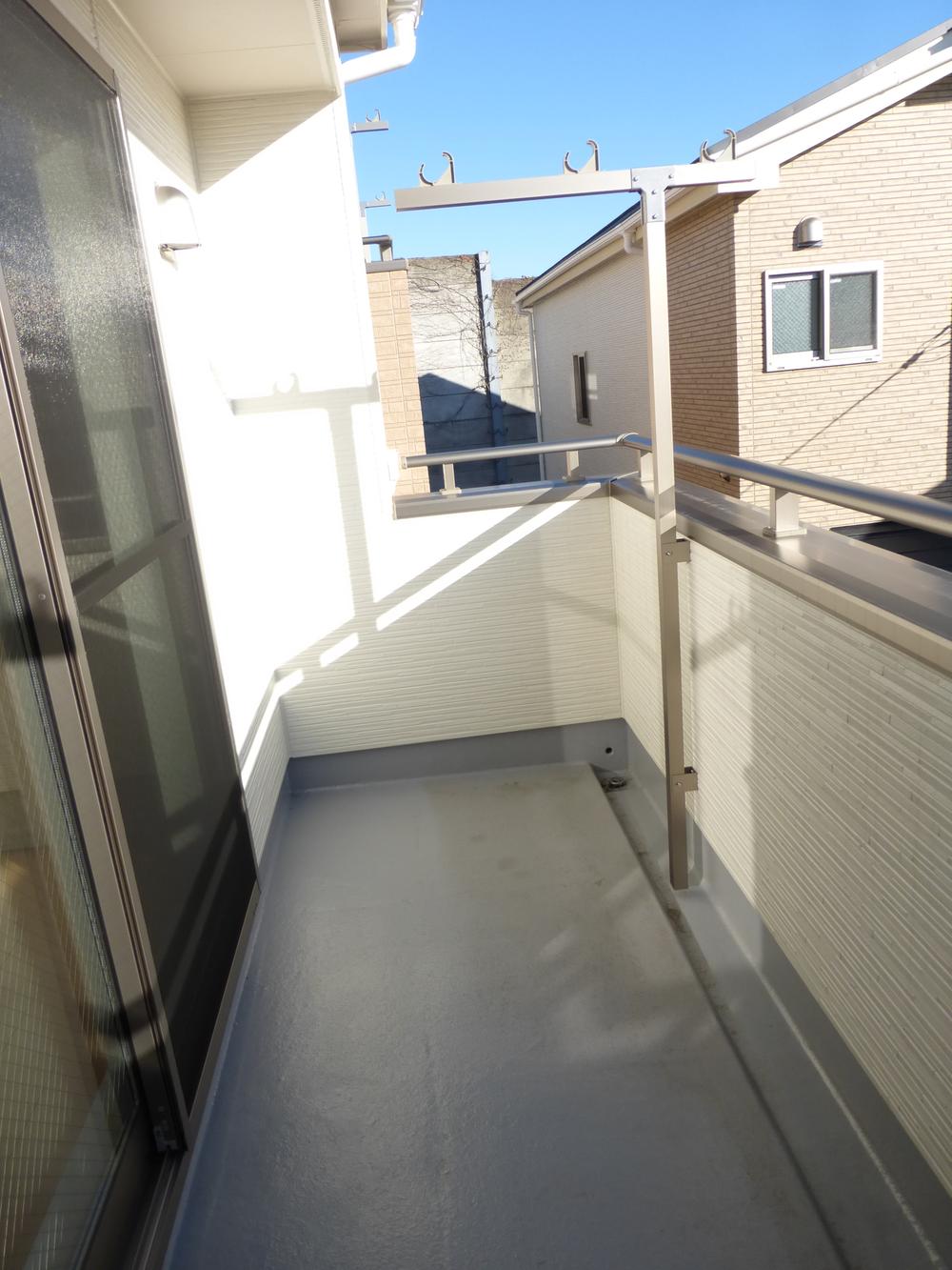 Balcony. 1 Building Local (December 22, 2013) Shooting Easy washing it's wide balcony