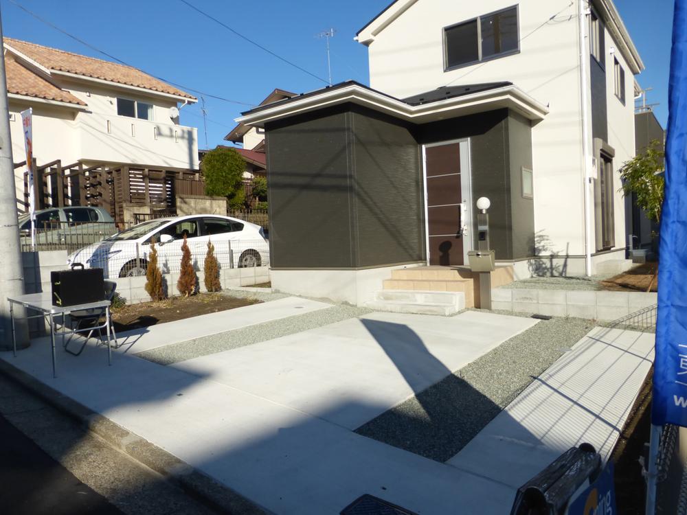 Parking lot. 1 Building Local (December 22, 2013) Shooting Ample parking ☆ Two parking Allowed!