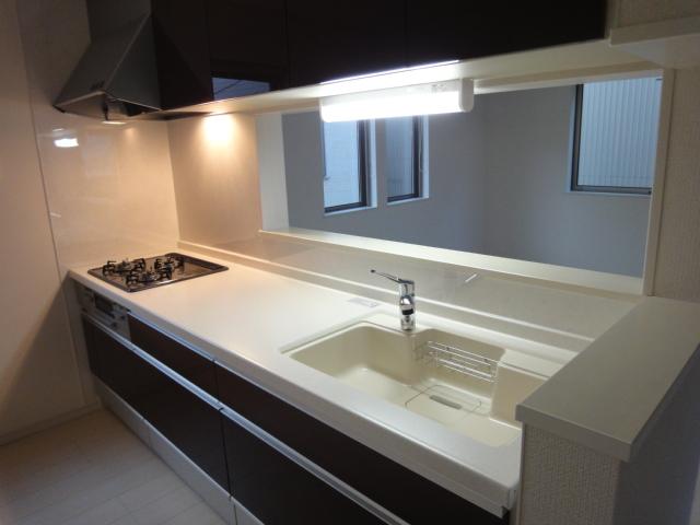 Kitchen. Indoor (11 May 2013) Shooting