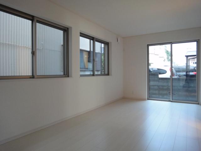 Non-living room. Indoor (11 May 2013) Shooting