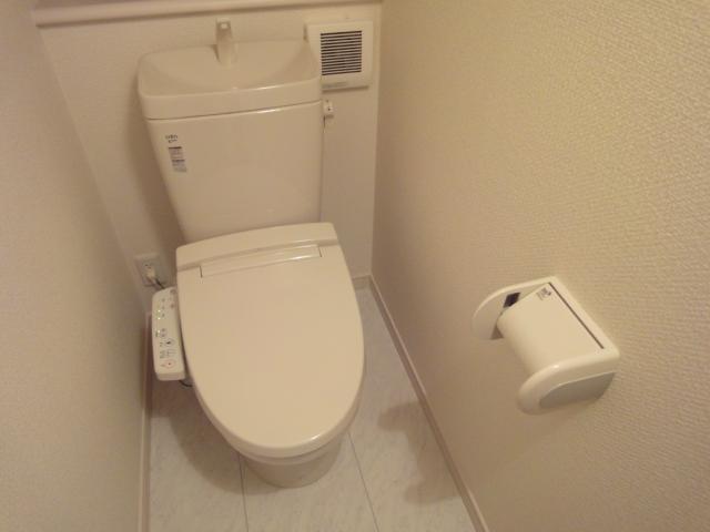 Toilet. Indoor (11 May 2013) Shooting