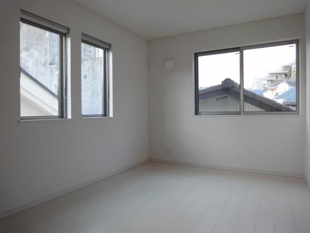 Non-living room. Indoor (11 May 2013) Shooting