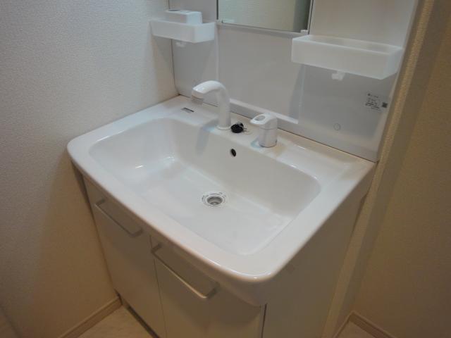 Wash basin, toilet. Indoor (11 May 2013) Shooting