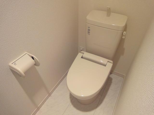 Toilet. Indoor (11 May 2013) Shooting