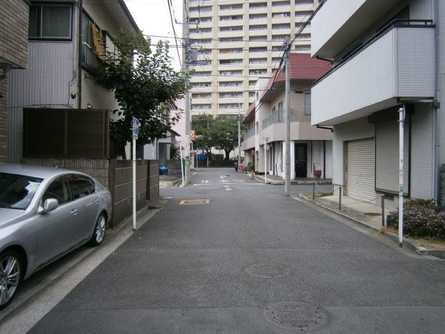 Local photos, including front road. Local (08 May 2013) Shooting