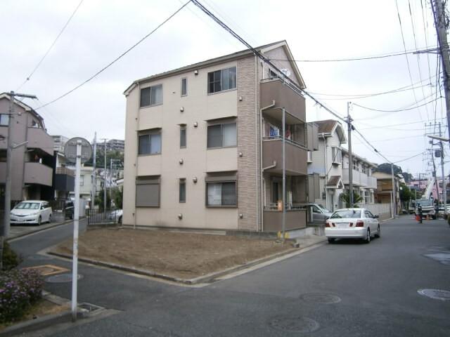 Local appearance photo. Local (08 May 2013) Shooting