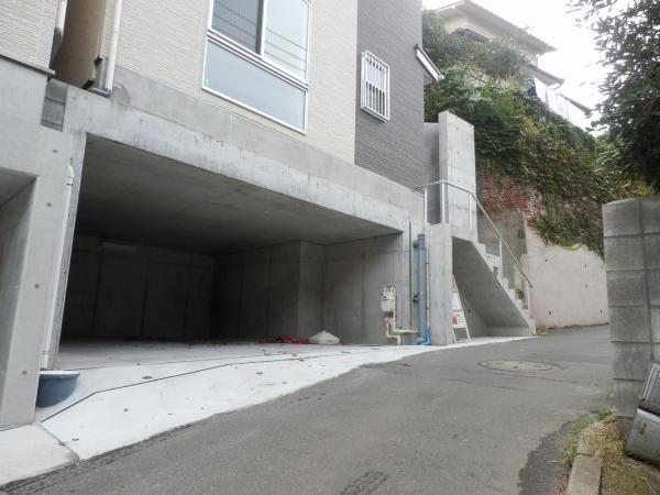 Local photos, including front road. It will be in the photo of the parking (underground garage)