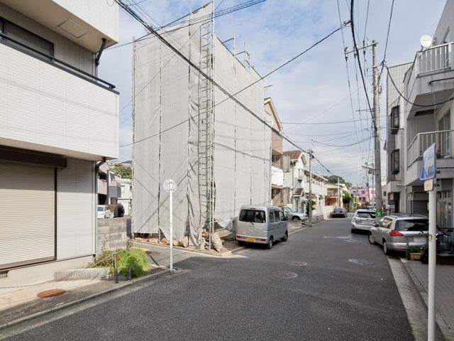 Local appearance photo. Local (11 May 2013) Shooting