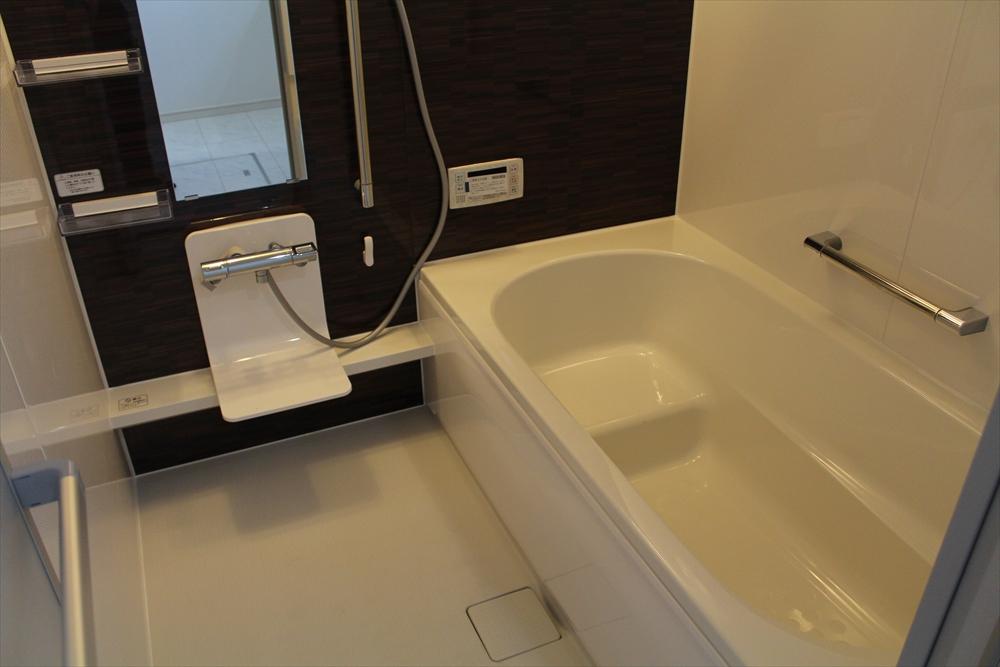 Same specifications photo (bathroom)