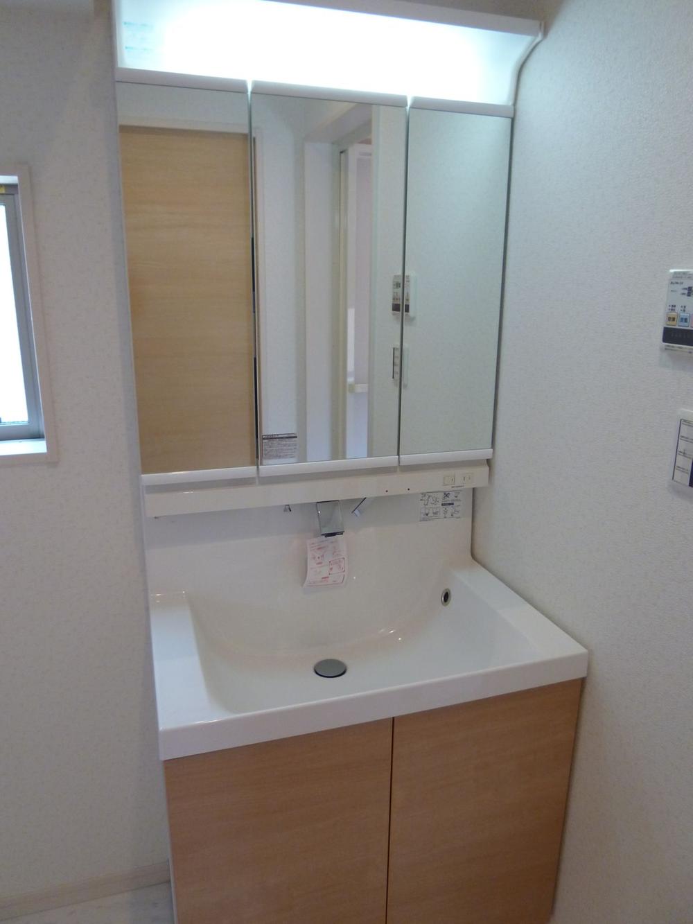 Wash basin, toilet. Example of construction