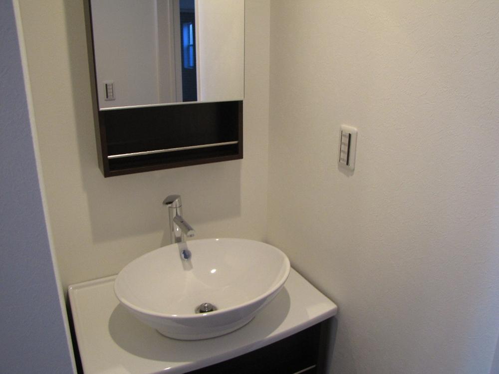 Wash basin, toilet. Indoor (11 May 2013) Shooting