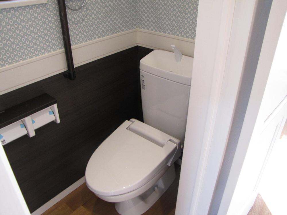 Toilet. Indoor (11 May 2013) Shooting