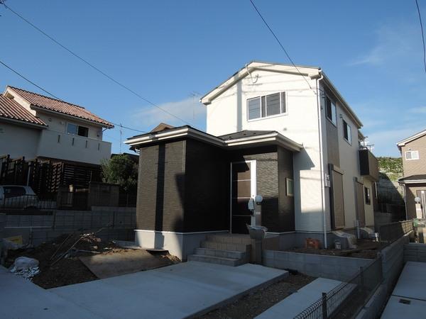 Local appearance photo. Local (1 Building)