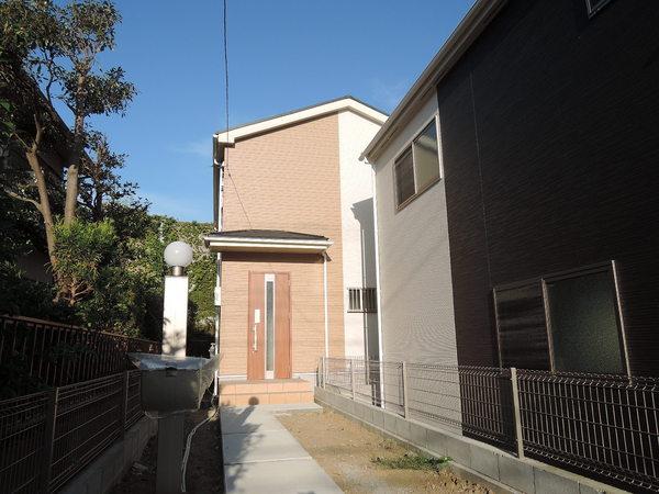 Local appearance photo. Local (Building 2)