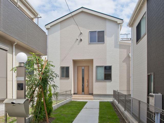 Local appearance photo. Local (11 May 2013) Shooting