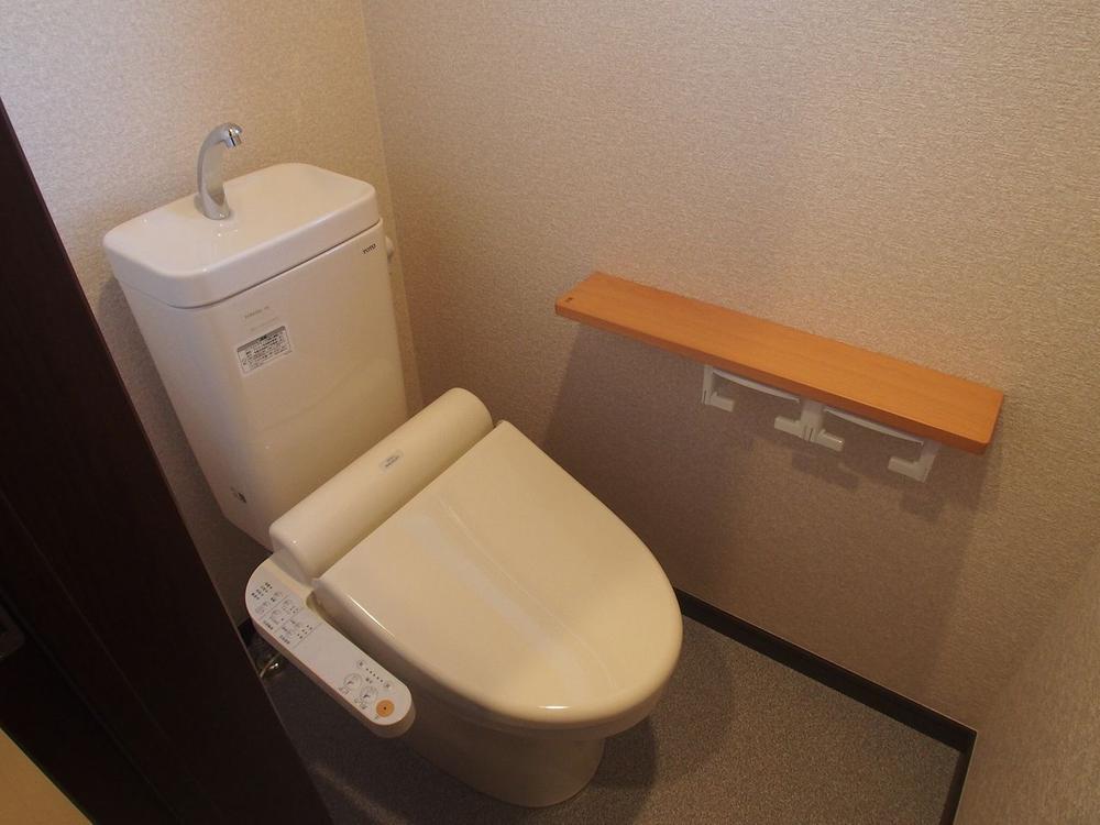 Toilet. Indoor (12 May 2013) Shooting