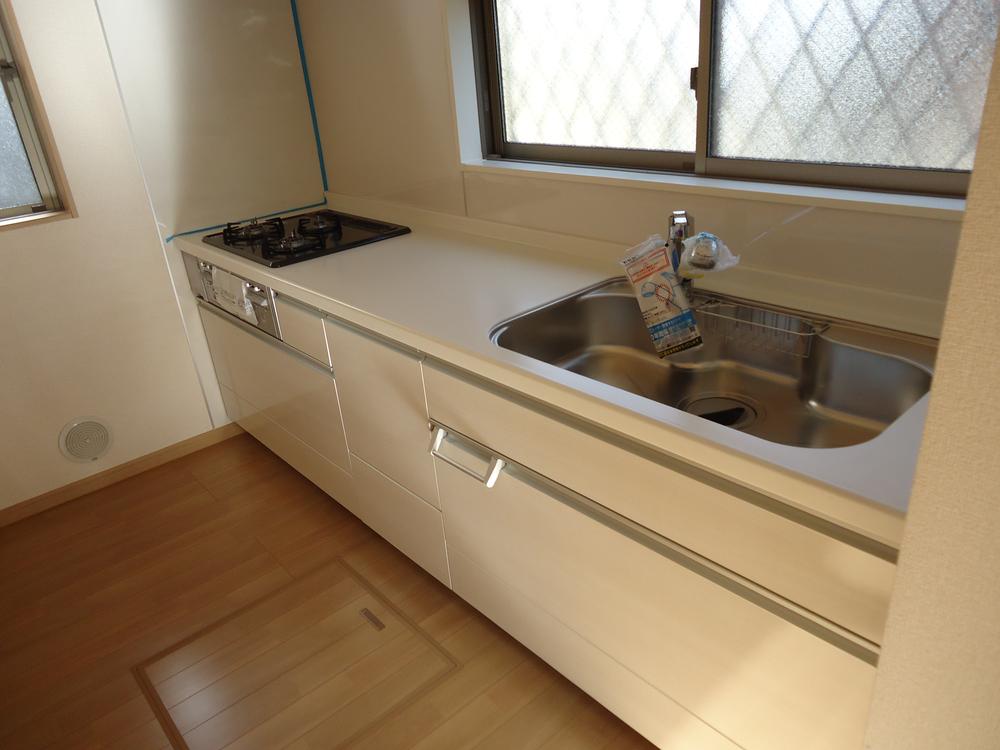 Kitchen. Indoor (11 May 2013) Shooting