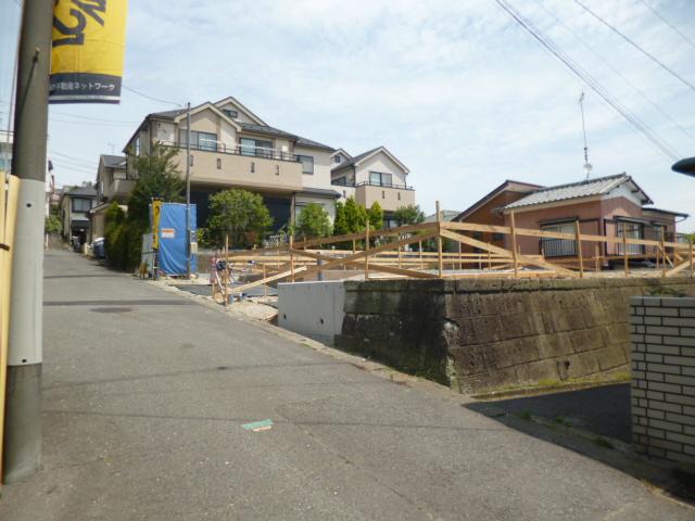 Local photos, including front road. Local (July 2013) Shooting