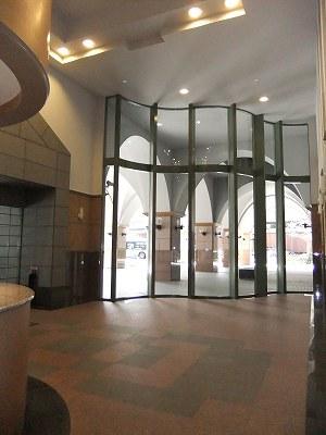 Entrance. Common areas