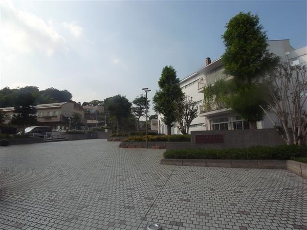 Junior high school. 1000m to Yokohama Municipal Honmoku Junior High School